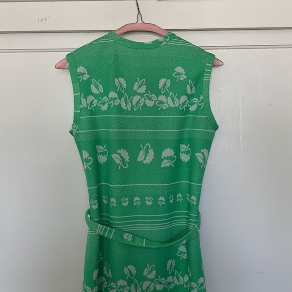 Super cute green flower vintage 70s tank top dress with belt - Picture 6 of 17